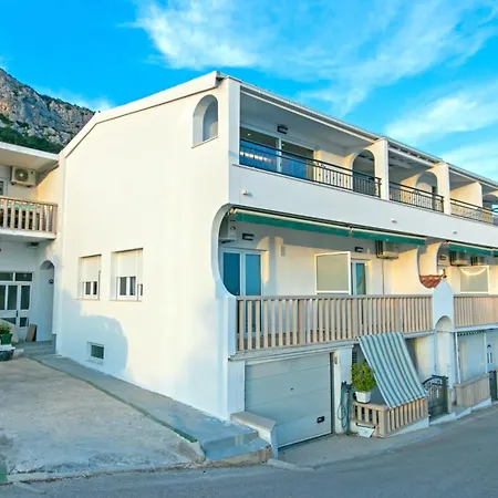 Apartmani Kika Brela